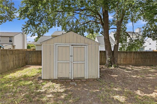 717 Mainsail DR, Newport News, VA 23608