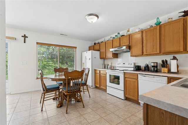 2748 O Avenue NW B, Cedar Rapids, IA 52405
