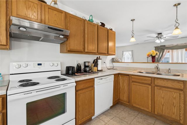2748 O Avenue NW B, Cedar Rapids, IA 52405