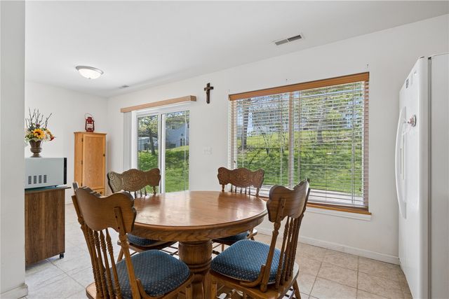 2748 O Avenue NW B, Cedar Rapids, IA 52405