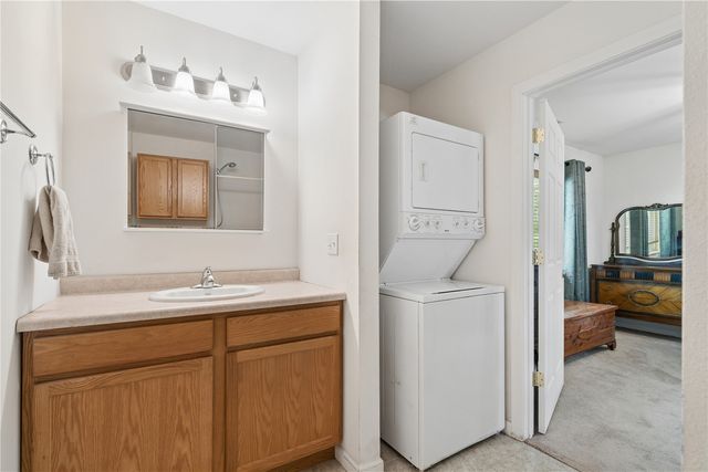 2748 O Avenue NW B, Cedar Rapids, IA 52405