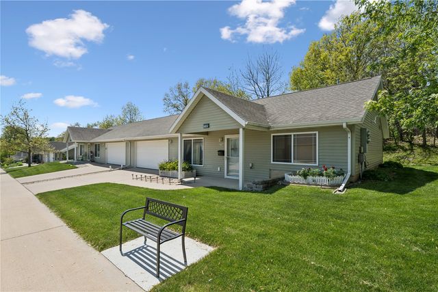 2748 O Avenue NW B, Cedar Rapids, IA 52405