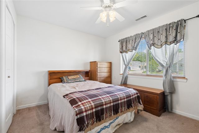 2748 O Avenue NW B, Cedar Rapids, IA 52405