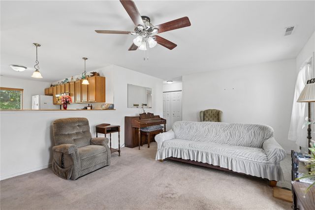 2748 O Avenue NW B, Cedar Rapids, IA 52405
