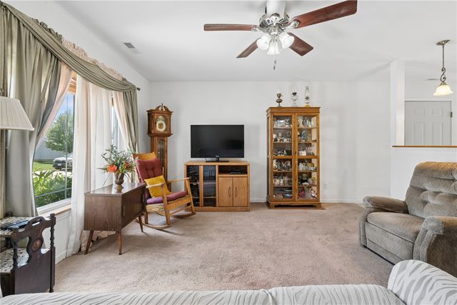 2748 O Avenue NW B, Cedar Rapids, IA 52405