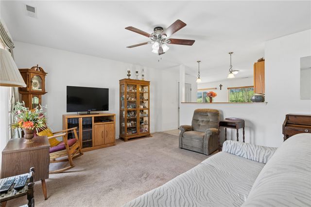 2748 O Avenue NW B, Cedar Rapids, IA 52405