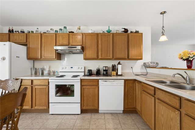 2748 O Avenue NW B, Cedar Rapids, IA 52405