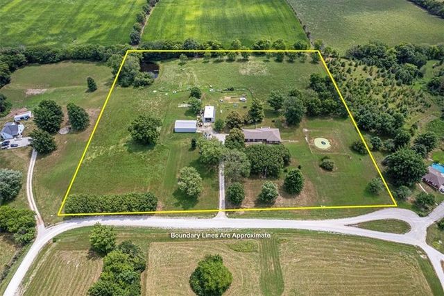 7129 SE 202nd Street, Holt, MO 64060