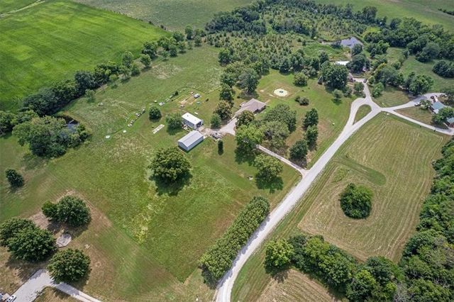 7129 SE 202nd Street, Holt, MO 64060