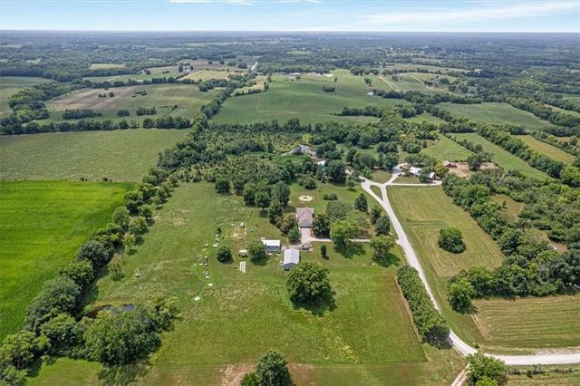7129 SE 202nd Street, Holt, MO 64060