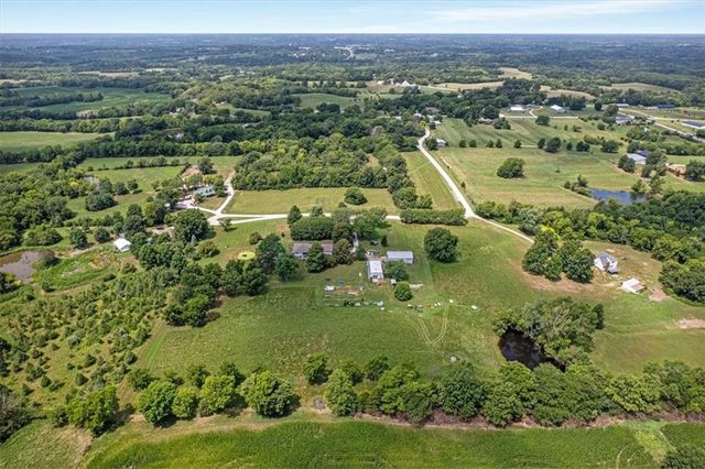 7129 SE 202nd Street, Holt, MO 64060