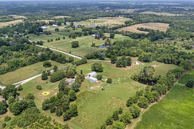 7129 SE 202nd Street, Holt, MO 64060