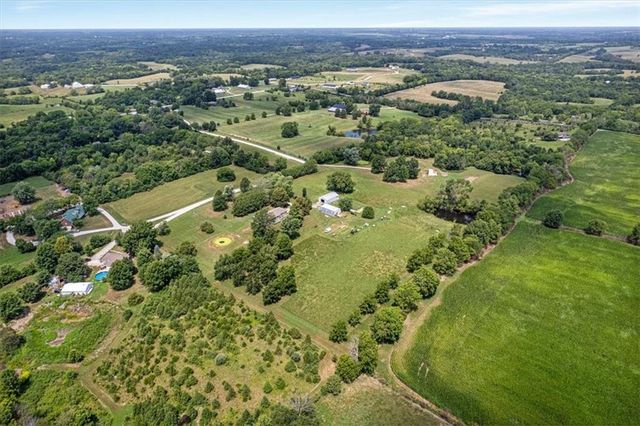 7129 SE 202nd Street, Holt, MO 64060