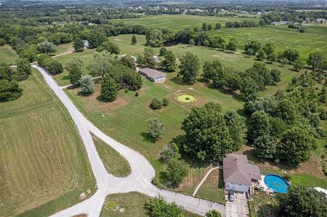 7129 SE 202nd Street, Holt, MO 64060