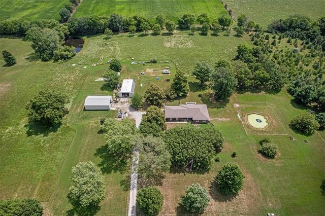 7129 SE 202nd Street, Holt, MO 64060