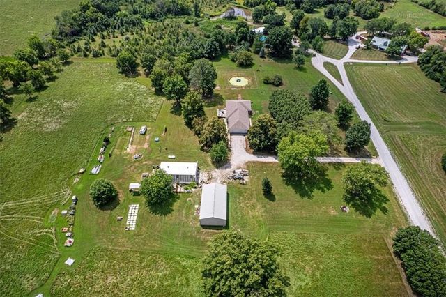 7129 SE 202nd Street, Holt, MO 64060