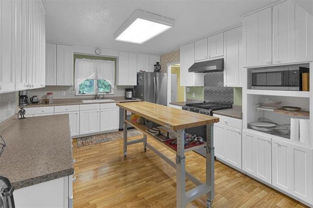 7129 SE 202nd Street, Holt, MO 64060