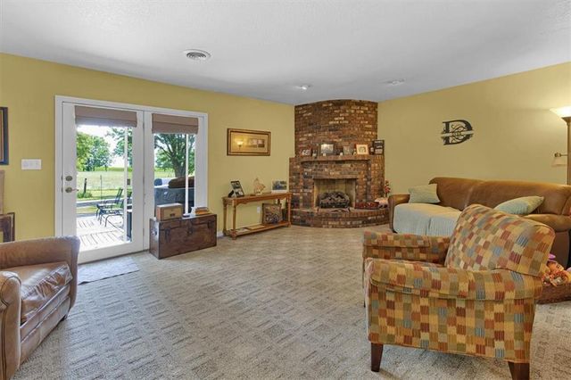 7129 SE 202nd Street, Holt, MO 64060