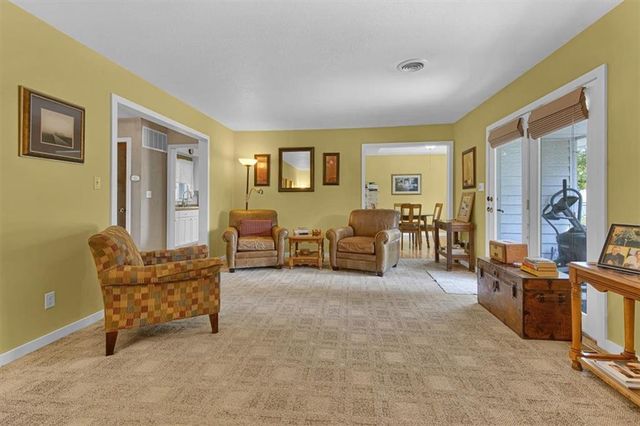 7129 SE 202nd Street, Holt, MO 64060