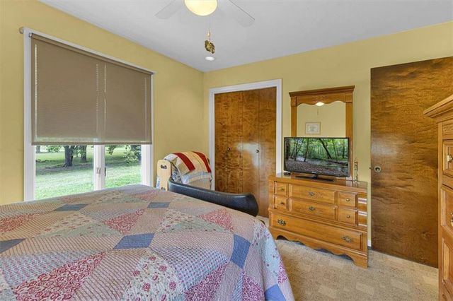 7129 SE 202nd Street, Holt, MO 64060