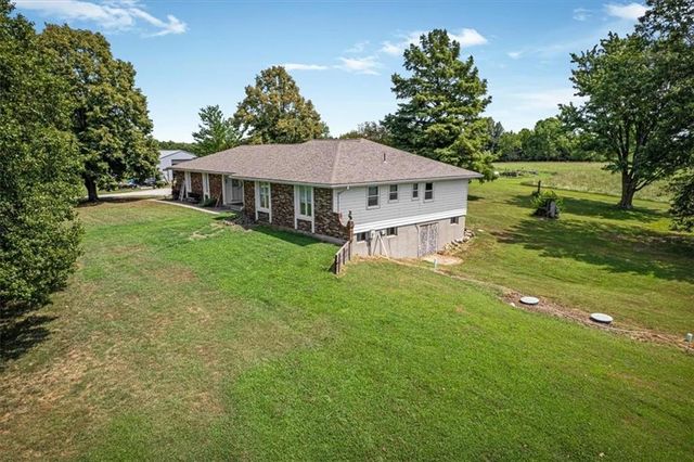 7129 SE 202nd Street, Holt, MO 64060