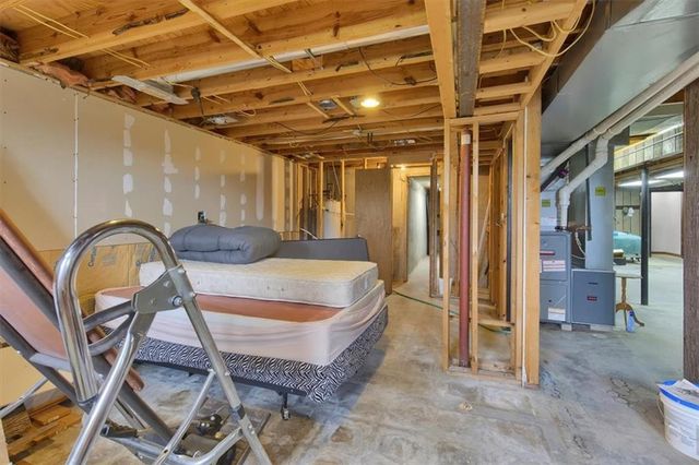 7129 SE 202nd Street, Holt, MO 64060