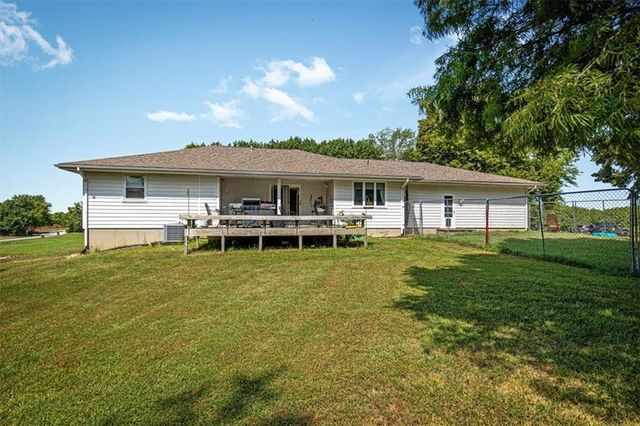 7129 SE 202nd Street, Holt, MO 64060