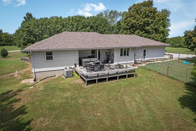 7129 SE 202nd Street, Holt, MO 64060