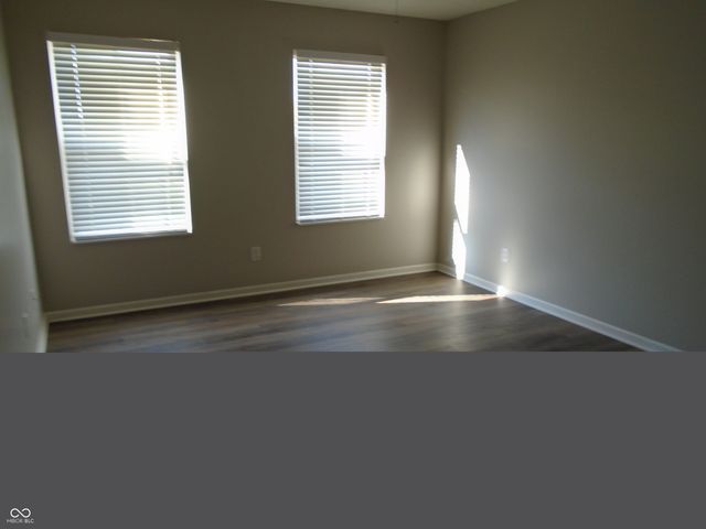 2097 S Woodgrove Way, New Palestine, IN 46163