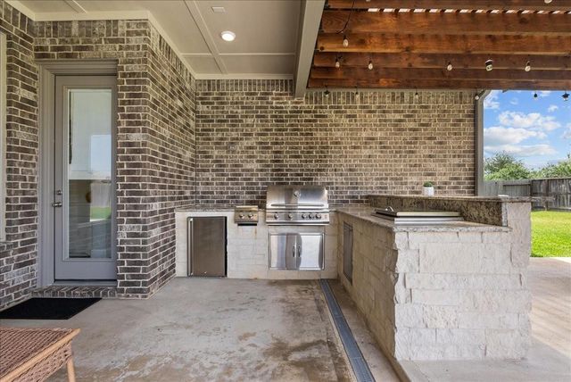 1704 Waterlilly River Lane, League City, TX 77573