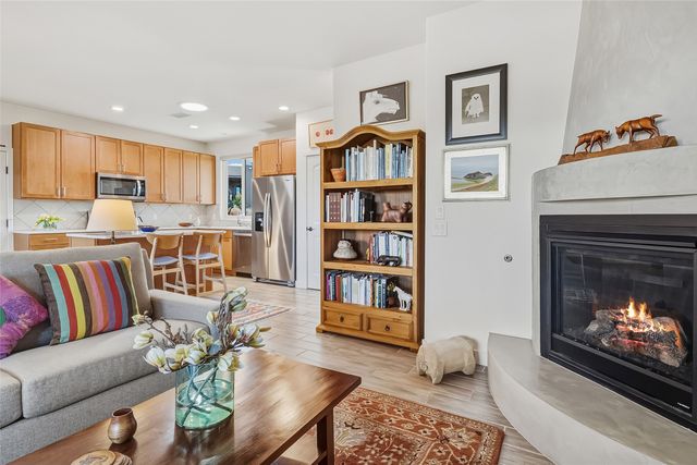 8 Via Harena, Santa Fe, NM 87507