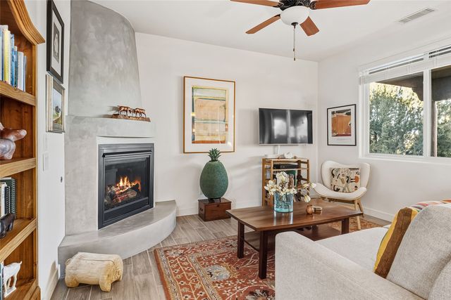 8 Via Harena, Santa Fe, NM 87507