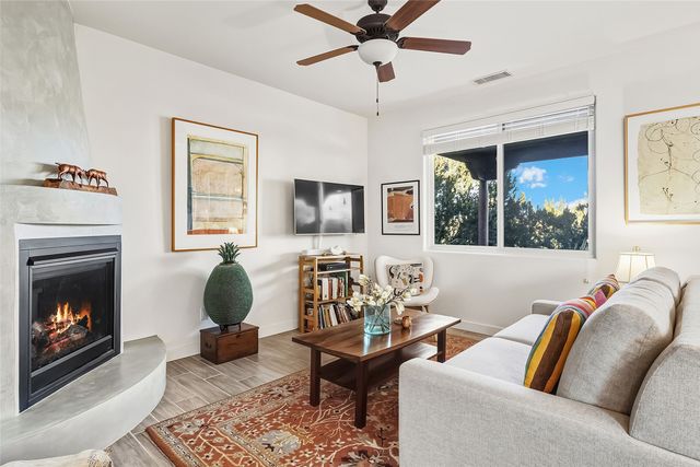 8 Via Harena, Santa Fe, NM 87507