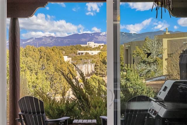 8 Via Harena, Santa Fe, NM 87507