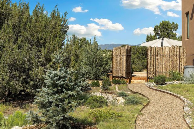 8 Via Harena, Santa Fe, NM 87507