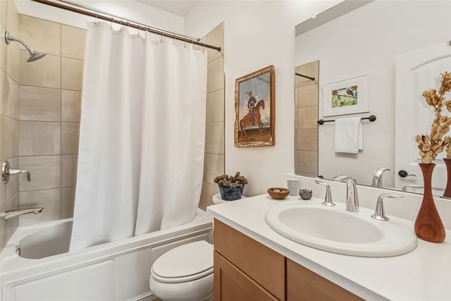 8 Via Harena, Santa Fe, NM 87507