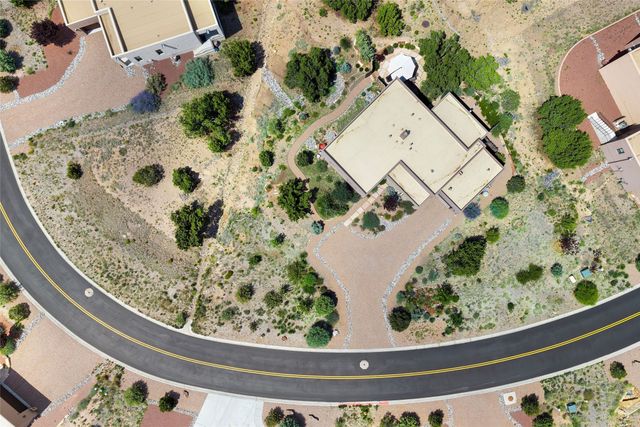 8 Via Harena, Santa Fe, NM 87507