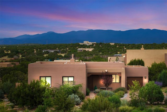 8 Via Harena, Santa Fe, NM 87507