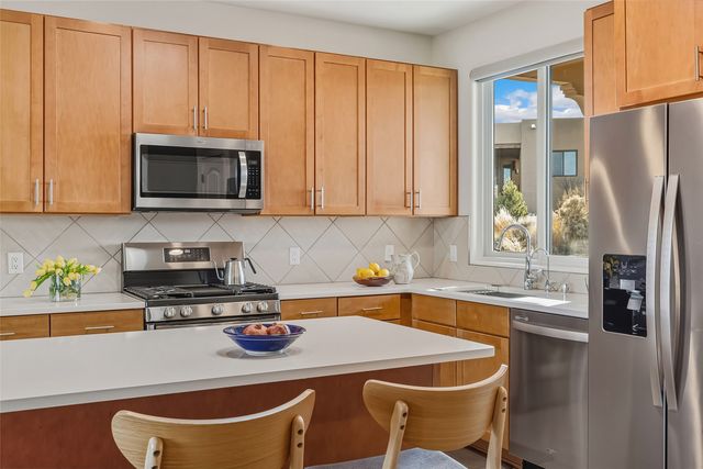 8 Via Harena, Santa Fe, NM 87507