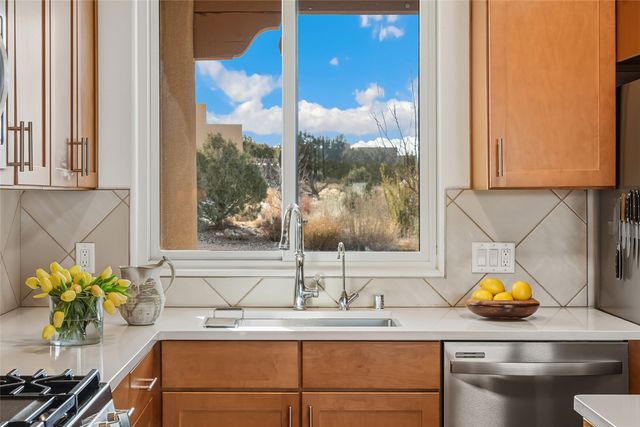 8 Via Harena, Santa Fe, NM 87507