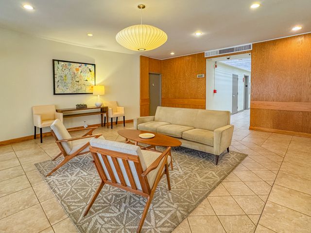 1516 Hinman Avenue 603, Evanston, IL 60201