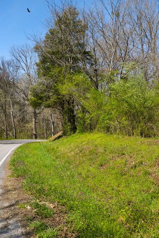 1300 Old Sugar Limb Rd, Loudon, TN 37774