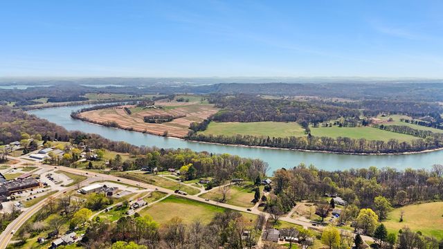 1300 Old Sugar Limb Rd, Loudon, TN 37774