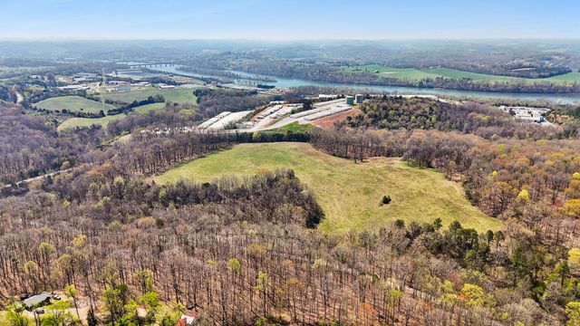 1300 Old Sugar Limb Rd, Loudon, TN 37774