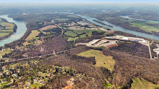 1300 Old Sugar Limb Rd, Loudon, TN 37774