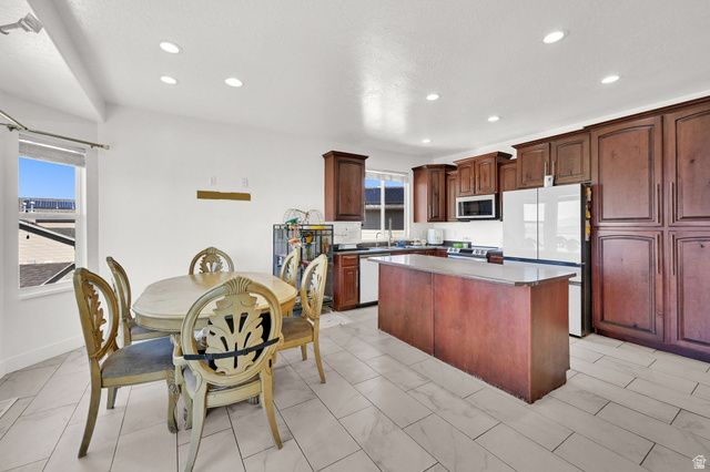 169 N WALTON CT, North Salt Lake, UT 84054