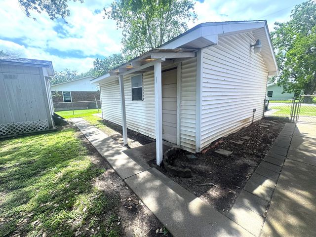 203 Franklin Road, Wharton, TX 77488