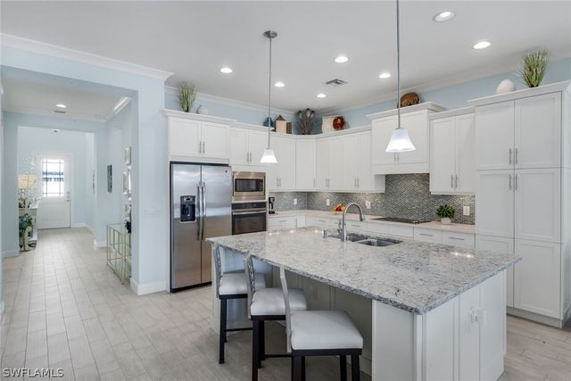 6475 Warwick AVE, Naples, FL 34113