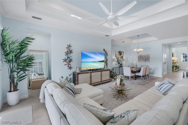 6475 Warwick AVE, Naples, FL 34113