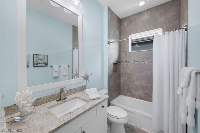 6475 Warwick AVE, Naples, FL 34113